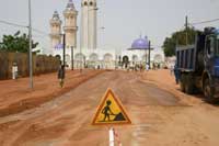 Travaux de la ceinture de la mosquée sous l'égide du Khalife